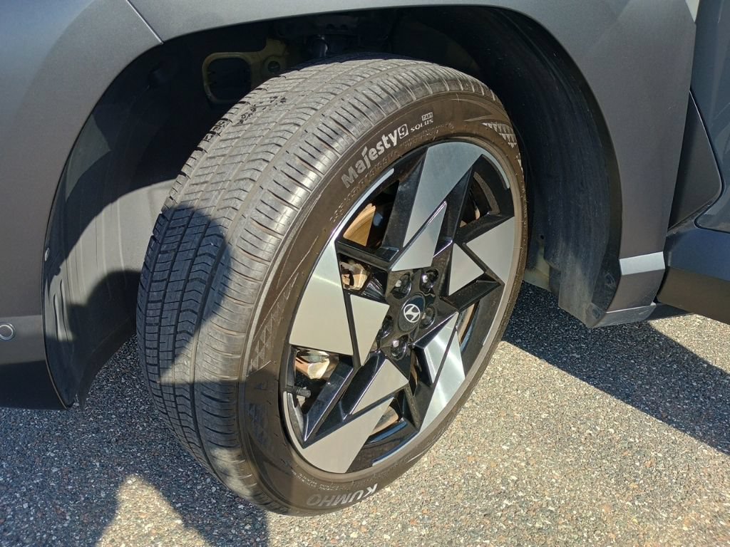 Used 2025 Hyundai Kona Limited FWD image 10