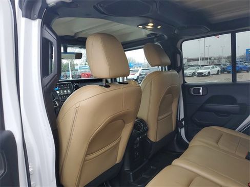 Used 2019 Jeep Wrangler Unlimited Sahara image 25