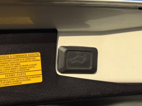 Used 2013 Toyota Highlander Limited FWD image 13