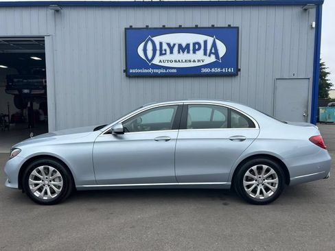 Used 2017 Mercedes-Benz E 300 4MATIC image 1