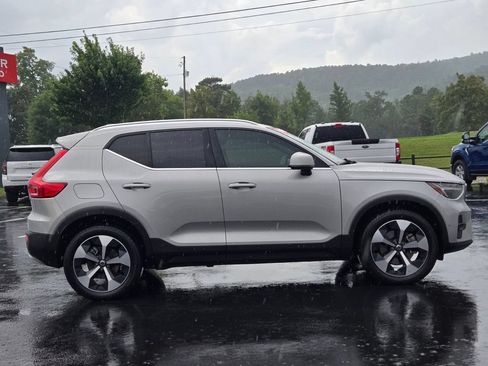 Used 2024 Volvo XC40 B5 Plus AWD/4WD image 6