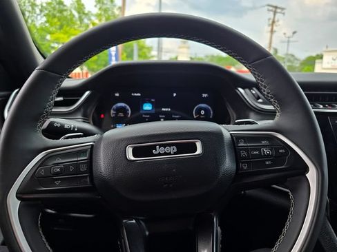 Used 2023 Jeep Grand Cherokee Altitude AWD/4WD image 14