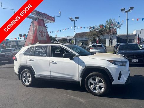 Used 2020 Toyota RAV4 LE w/ Carpet Mat Package AWD/4WD image 3