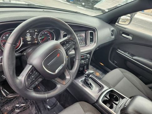 Used 2018 Dodge Charger SXT image 12