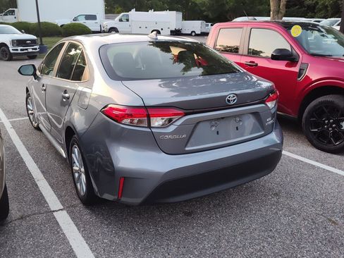 Used 2023 Toyota Corolla LE w/ LE Convenience Package FWD image 6
