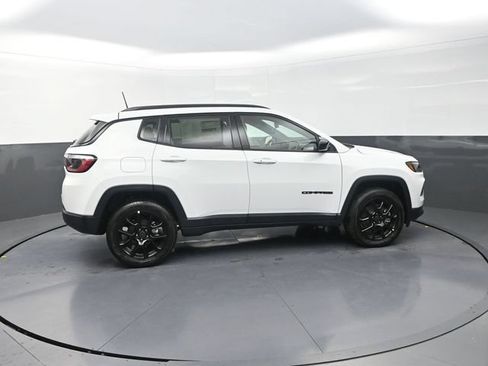 New 2026 Jeep Compass Latitude AWD/4WD image 10