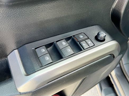 Used 2021 Toyota Tacoma SR5 w/ Technology Package AWD/4WD image 17