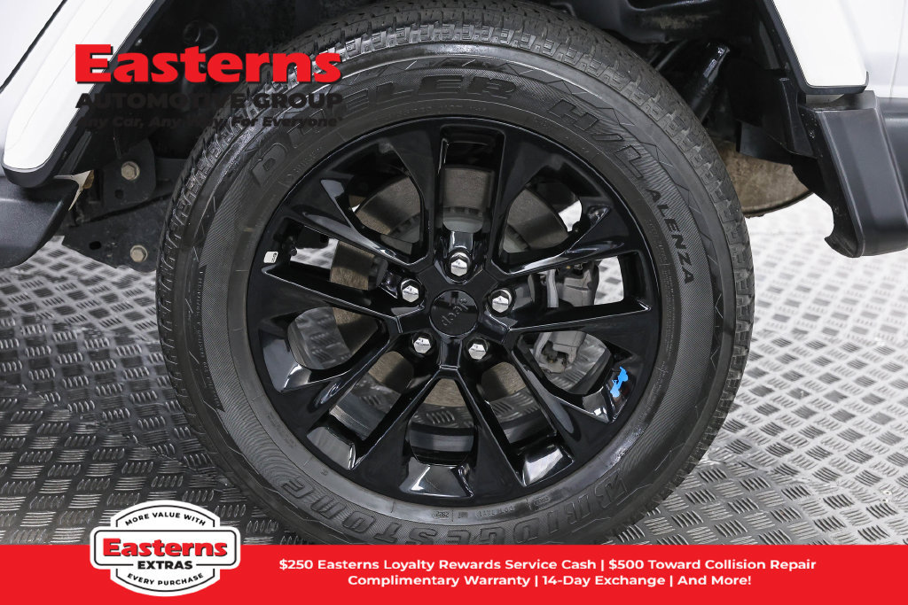 Used 2022 Jeep Wrangler Unlimited Sahara w/ Cold Weather Group AWD/4WD image 35