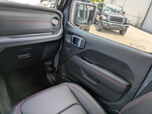 Certified 2026 Jeep Wrangler Unlimited Rubicon AWD/4WD image 14