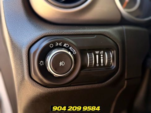 Used 2018 Jeep Wrangler Unlimited Sport S AWD/4WD image 16