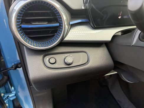 New 2026 Chevrolet Trax LT w/ Sunroof Package image 26