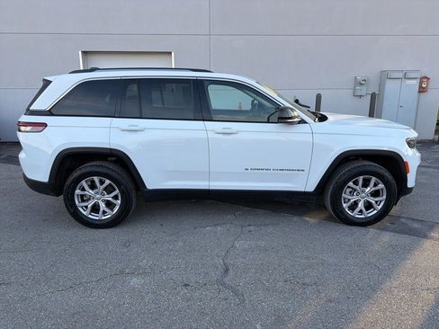 Certified 2022 Jeep Grand Cherokee Limited image 24