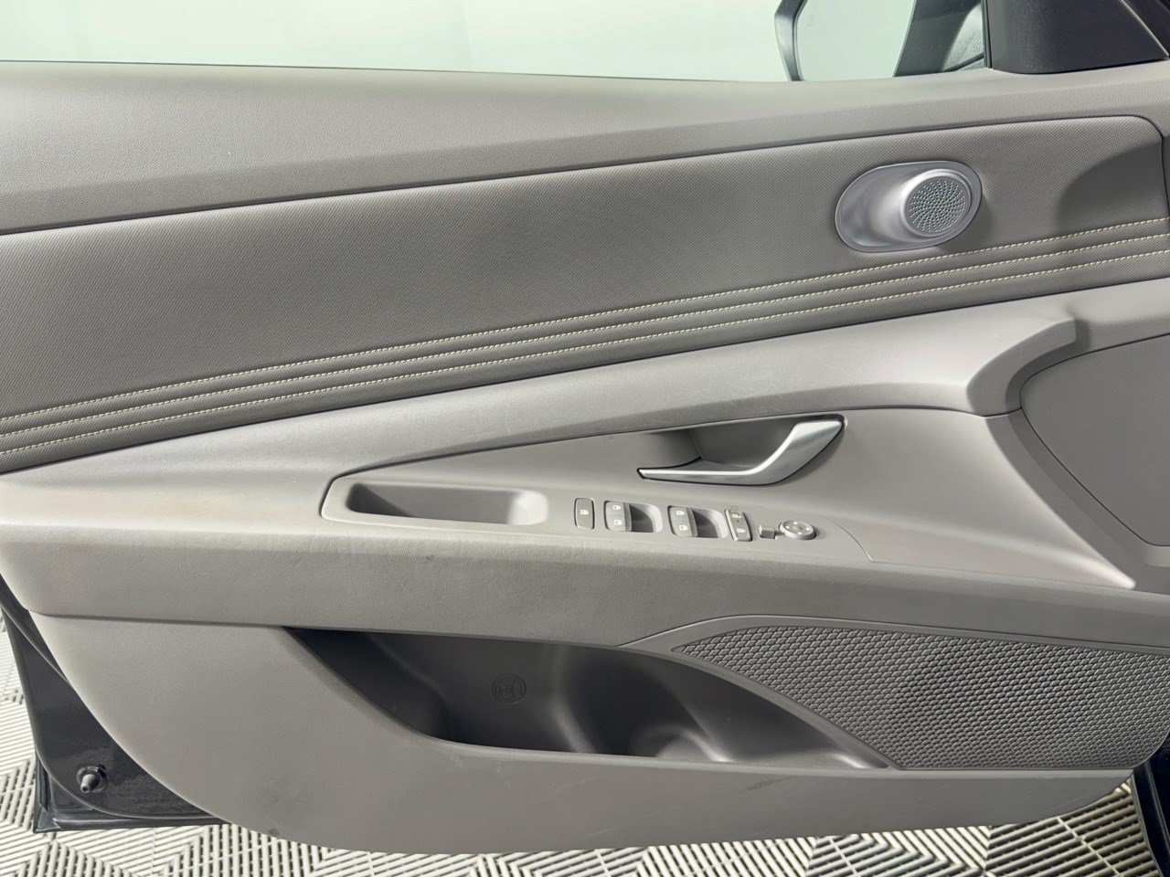 Used 2025 Hyundai Elantra SEL FWD image 14