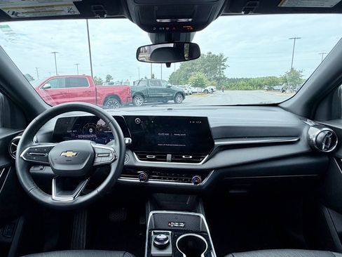 Used 2026 Chevrolet Equinox LT w/ Convenience Package II FWD image 11