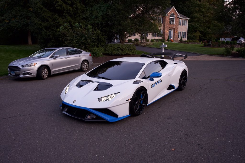 Used 2022 Lamborghini Huracan STO RWD image 5