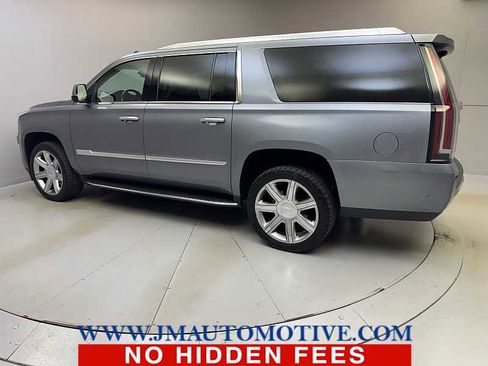 Used 2019 Cadillac Escalade ESV Luxury AWD/4WD image 3