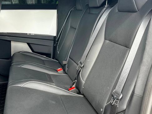 Used 2025 Tesla Cybertruck AWD Crew Cab image 18