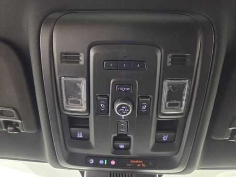 Used 2023 GMC Yukon XL Denali AWD/4WD image 15