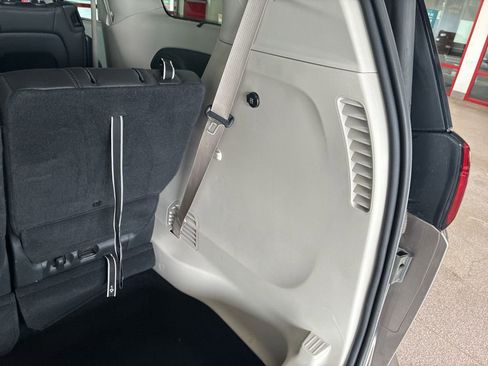 Used 2017 Chrysler Pacifica Touring-L w/ Tire & Wheel Group FWD image 20