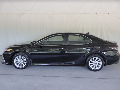 Used 2022 Toyota Camry LE AWD/4WD image 24