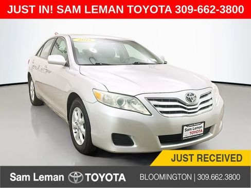Used 2011 Toyota Camry LE image 1