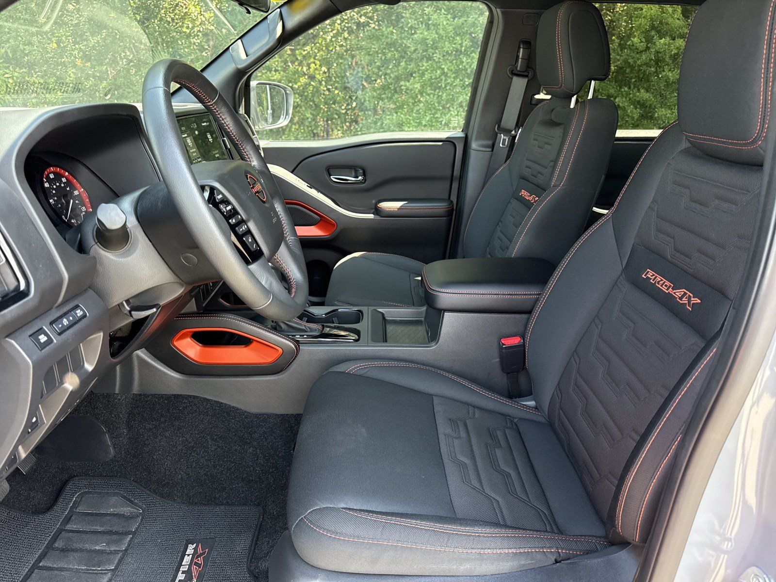 Used 2025 Nissan Frontier PRO-4X AWD/4WD image 11