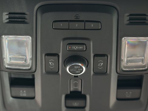 Used 2023 Chevrolet Tahoe High Country w/ Advanced Technology Package image 34