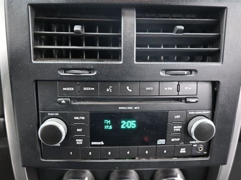 Used 2011 Jeep Liberty Sport image 14