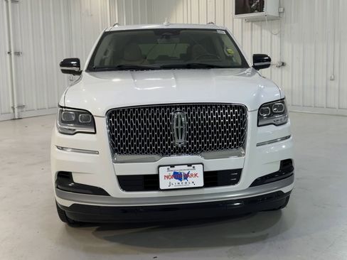 Used 2022 Lincoln Navigator Reserve image 4