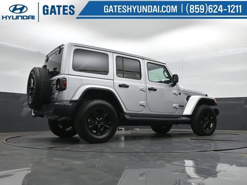 Used 2022 Jeep Wrangler Unlimited Sahara AWD/4WD image 37