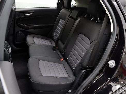 Used 2024 Ford Edge SE image 11