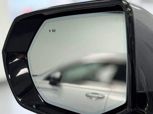 Used 2021 GMC Yukon Denali w/ Denali Premium Package image 14