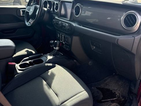 Used 2022 Jeep Gladiator Overland w/ Cold Weather Group AWD/4WD image 18