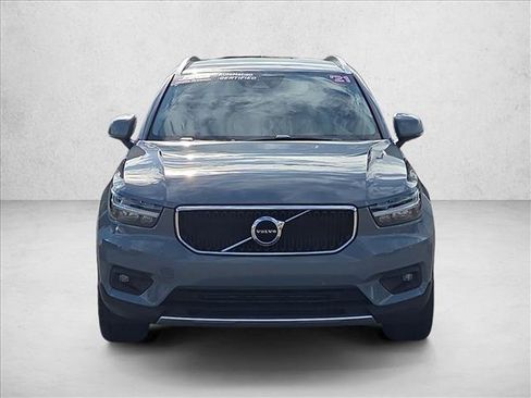 Used 2021 Volvo XC40 T4 Momentum FWD image 2