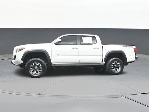 Used 2018 Toyota Tacoma TRD Off-Road AWD/4WD image 59