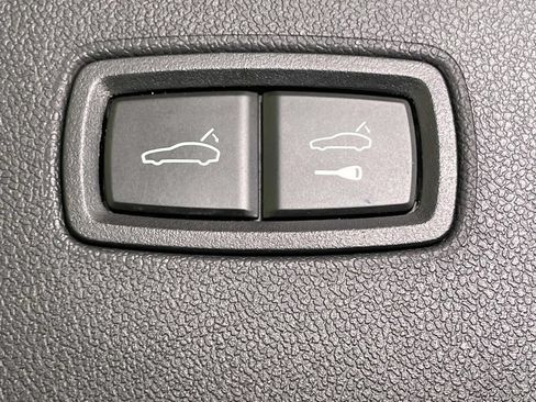Certified 2025 Porsche Cayenne AWD/4WD image 21