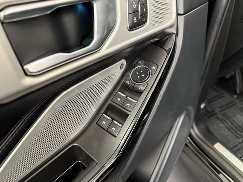 Used 2022 Ford Explorer Platinum w/ Equipment Group 601A image 22