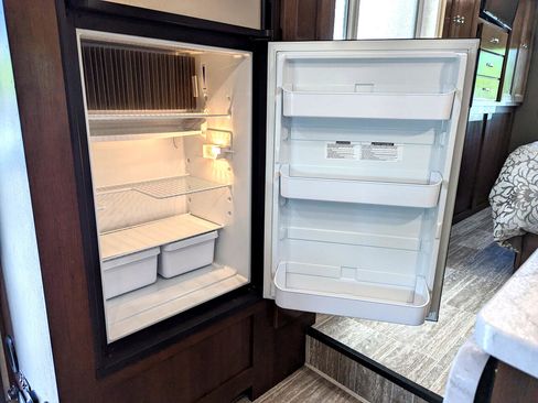 Used 2019 Chevrolet Express 4500 w/ RV Package image 67