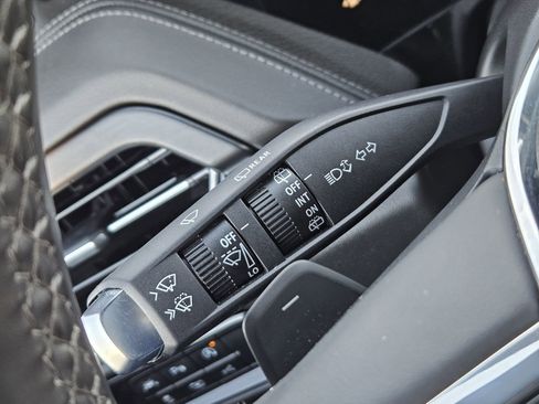 Used 2025 GMC Yukon XL Denali image 29