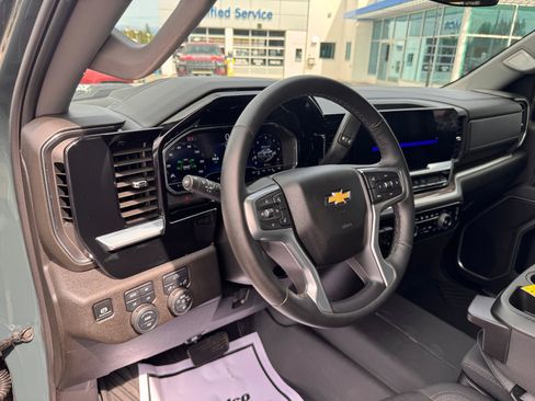 Used 2025 Chevrolet Silverado 3500 LT w/ Convenience Package AWD/4WD image 9