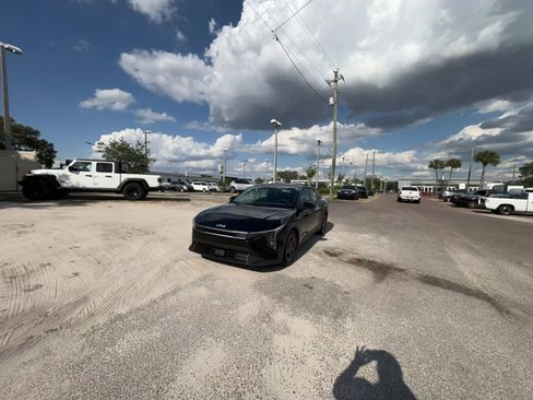 Used 2025 Kia K4 FWD image 16