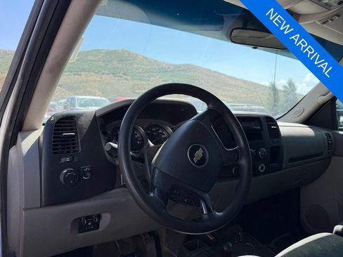 Used 2011 Chevrolet Silverado 2500 W/T AWD/4WD image 9