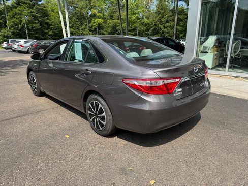 Used 2017 Toyota Camry LE FWD image 3