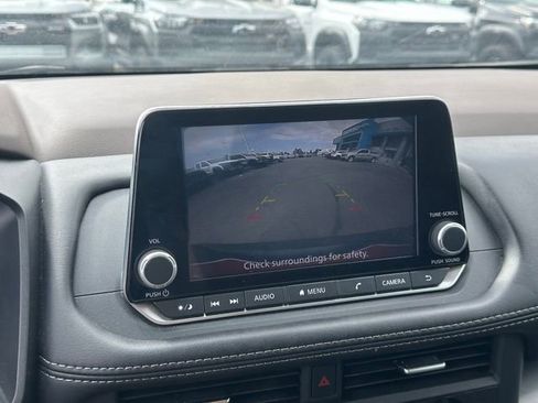 Used 2023 Nissan Rogue SV image 29