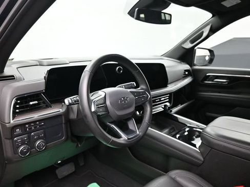 Used 2025 Chevrolet Tahoe Z71 AWD/4WD image 9