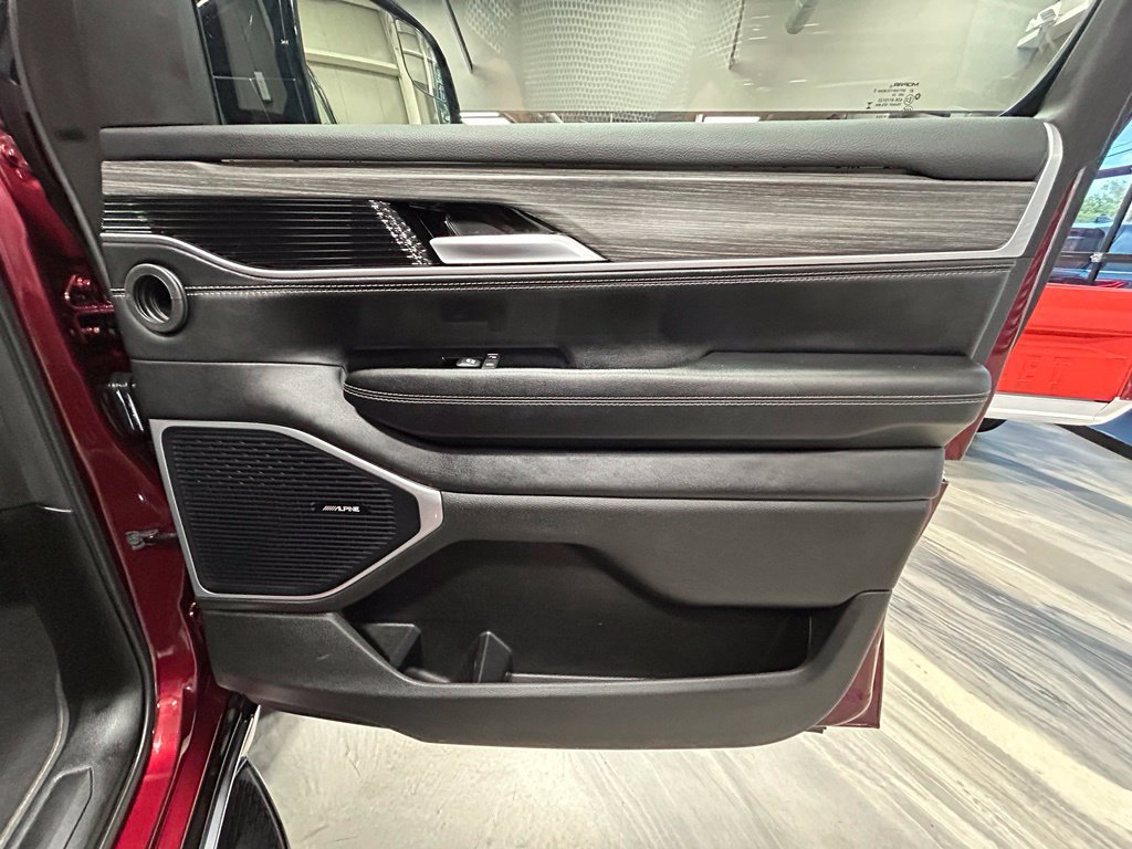 Used 2024 Jeep Wagoneer L Series II w/ Flexible Seating Group AWD/4WD image 41