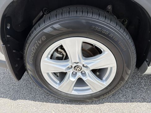 Certified 2024 Toyota Highlander LE AWD/4WD image 26
