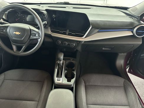 Used 2024 Chevrolet Trax LS image 38