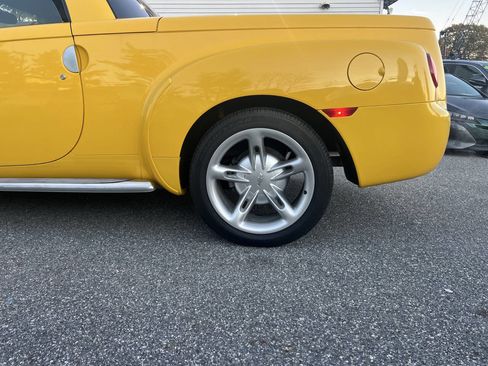 Used 2004 Chevrolet SSR w/ Preferred Equipment Group image 40