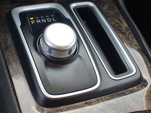 Used 2018 Chrysler 300 Limited image 9
